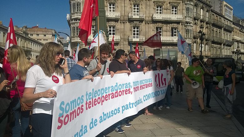 2016 07 11 FolgaCentrosChamadasConcentracionVigo03.jpg
